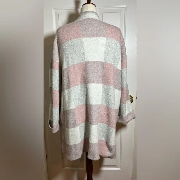 Lane Bryant Women’s Pink and Gray Plaid Cardigan - Picture 5 of 9